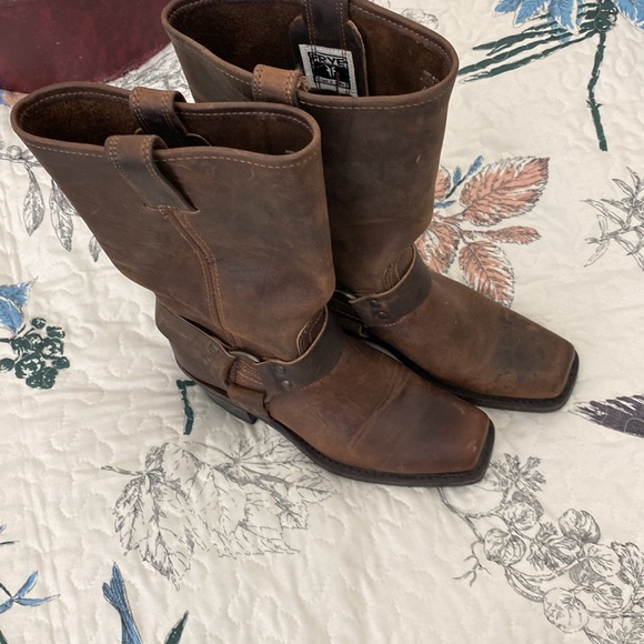 Frye women’s square toed boots size 6.5.  “HARNESS 12R” - Picture 4 of 8